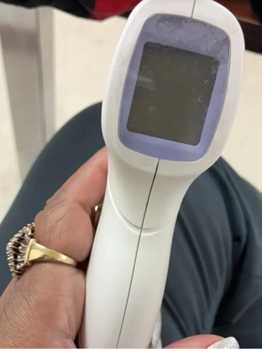 Non-Contact Forehead Thermometer Feature Graphic - Purple & White
